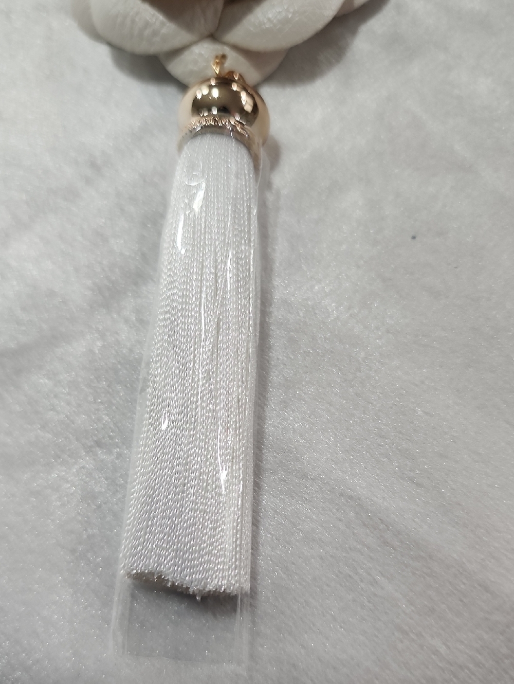 White Camellia Flower W/ Tassel Purse Bag Charm Keychain. Beautiful Tassel - Picture 4 of 6